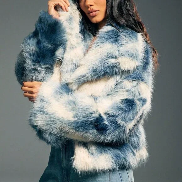 Women's Casual Blue and White Faux Fur Coat with Oversized Collar - Picture 7 of 8